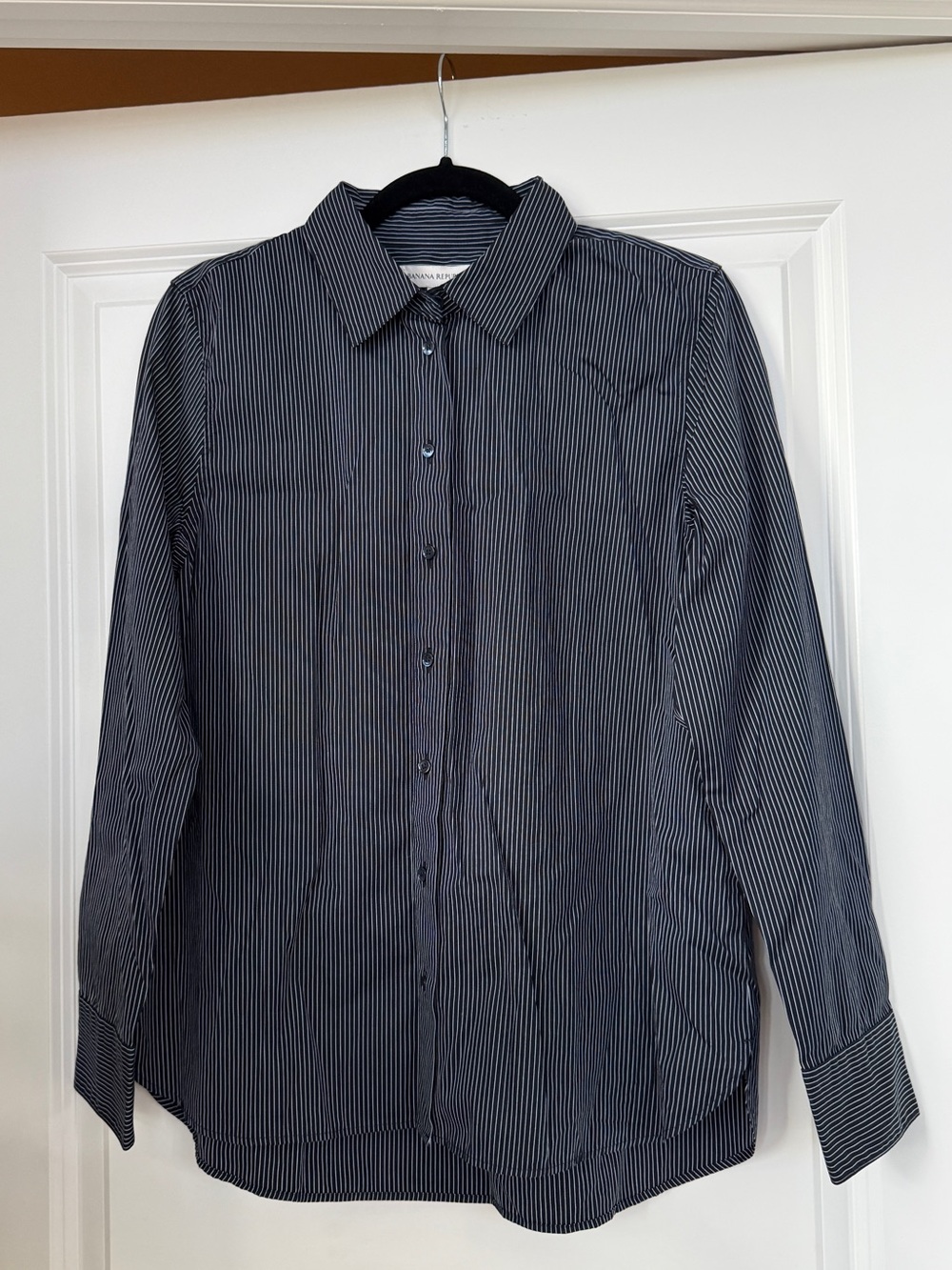Banana Republic The Everyday Shirt in Navy & White Pinstripe - Size S